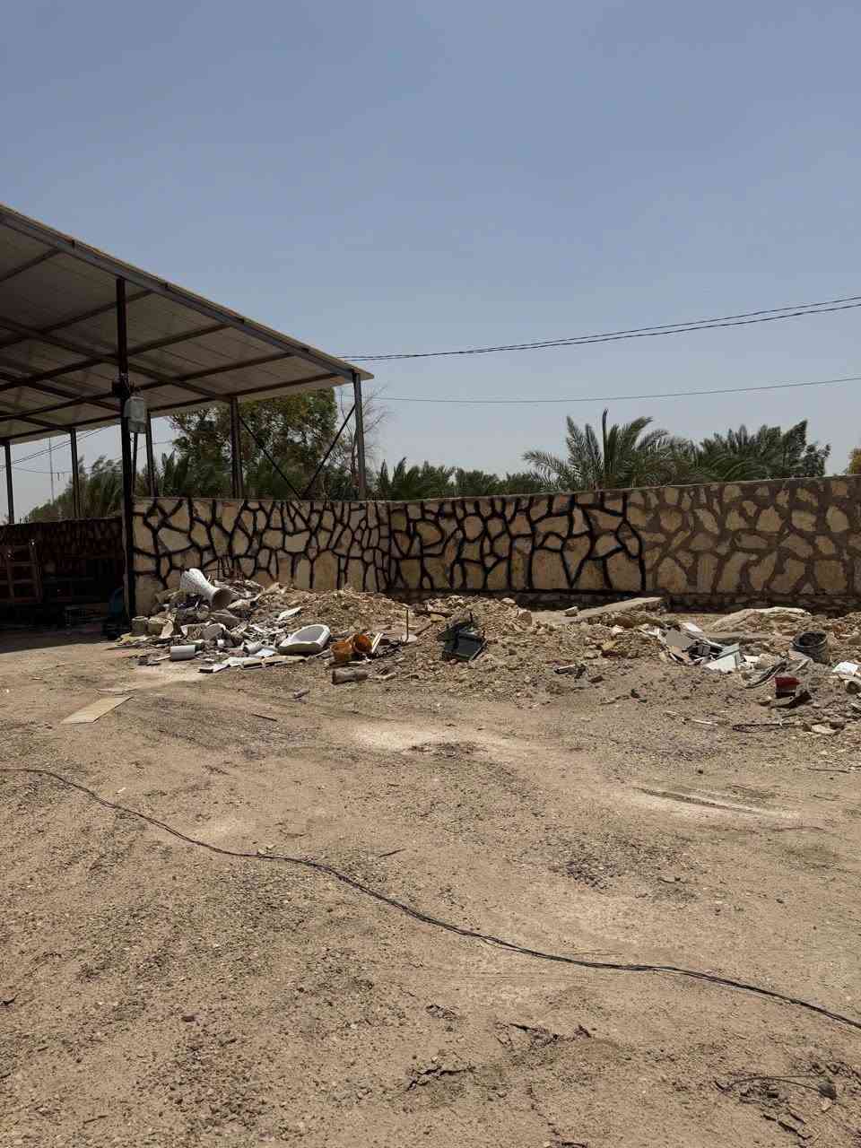 سلام عليكم
مخزن للبيع او أجار 
مساحة ٧٠٠ متر بناء درجه اولى سقف ساندويش 
موقع سادة الشرامطه نزله شارع الصهاريج او حي الامام الكاظم عليه السلام 
استفسار اكثر ***********
مراسله او تصال

