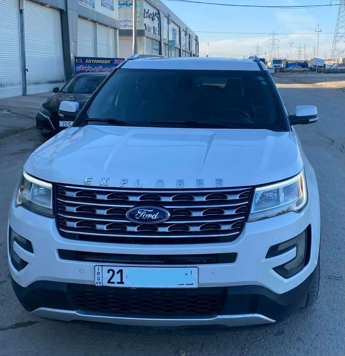 فورد إكسبلورر XLT2017
🔹 محرك 6سلندر  المرغوب
🔹 قير أوتوماتيك 10 سرعات
🔹 دفع خلفي / )
🔹 بصمة تشغيل (Keyless Start)
🔹 بصمة أبواب
🔹 شاشتين (عداد + وسطية)
🔹 شاشة لمس مع Apple CarPlay & Android Auto
🔹 كاميرا خلفية
🔹 رادار تنبيه الاصطدام
🔹 تثبيت سرعة
🔹 تحكم بالمقود
🔹 مكيف قوي خلفي وأمامي
🔹 مقاعد جلد اسود 
🔹 أنظمة أمان متعددة (ABS – كهرباء حته الخلفيه Traction باب خلفي كهرباء  Control)بيه هواي موصفات خير من الله موقع بصره وارد امريكي ربع البنيد وجاملغ الايسر. ولباقي كفاله عامه رقم سليمانيه باسمنه  رقم ***********
