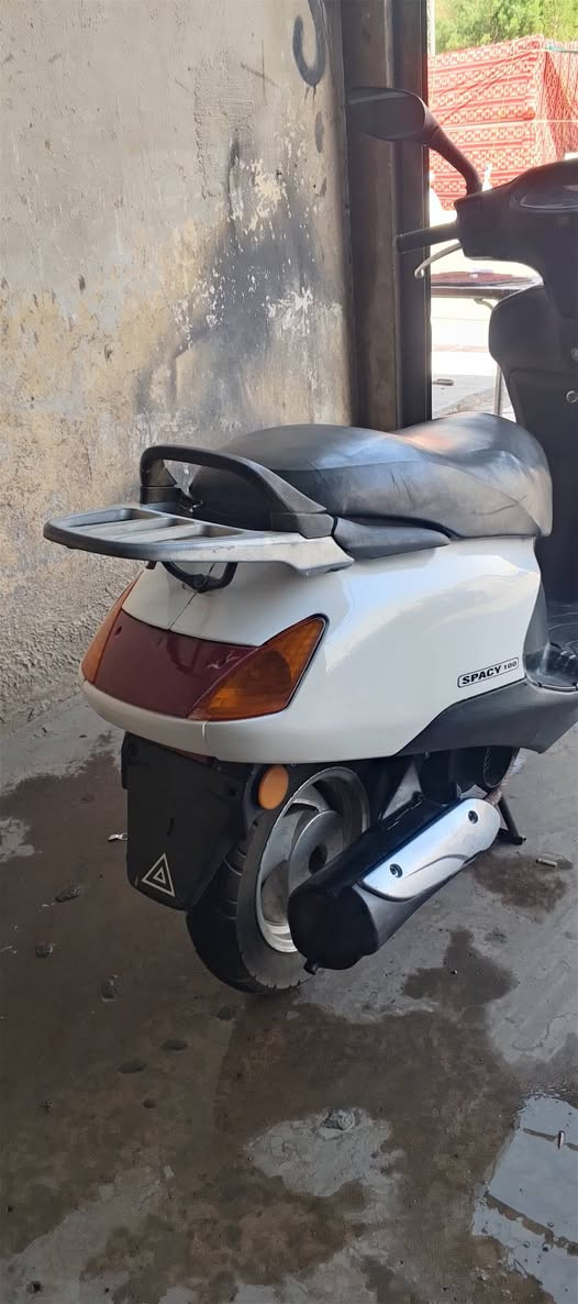 سلام عليكم 
دراجة سبيسي للبيع موديل 2020 ماليزي الدراجة خير من الله ما بيه اي نقص  كهربائيات كله شغاله المكينه ناعمة وما بيه اي نقص رقم هاتف ***********
السعر 450
