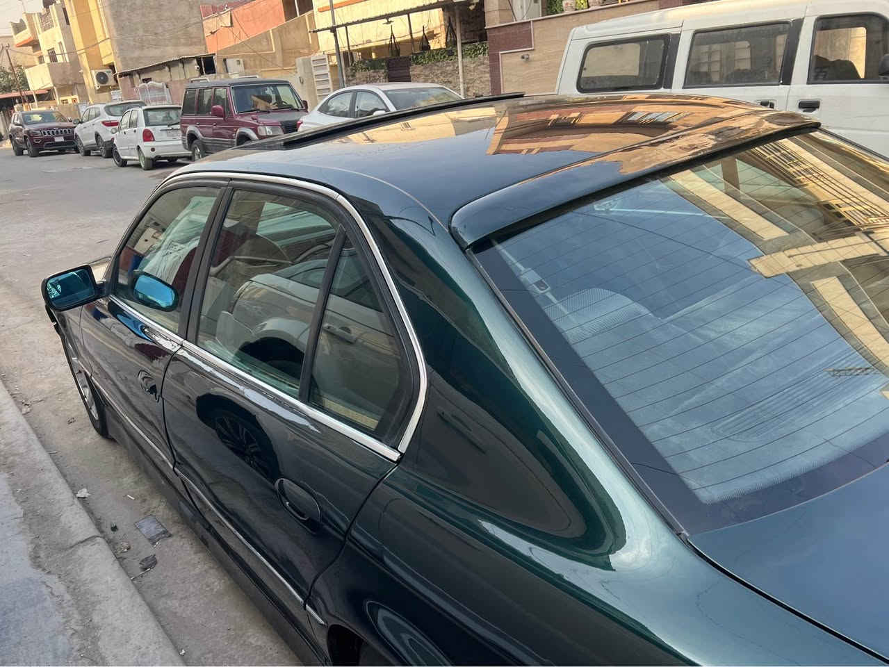 Bmw خفاش ١٩٩٦
٨ سلندر اصل ٧٣٥ باب قصير 
سلايد روف صندوق شفط كير ومحرك لوك مكفولات 
صدر امامي خلفي جديد سنتر لوك مكفوله من الحادث مصبوغه اثر جراد تبريد شغال ترايها كلش حلو 
مكانه بغداد الغدير السعر ٧٣ وبيها مجال للاستفسار 
*********** بغداد, العراق
