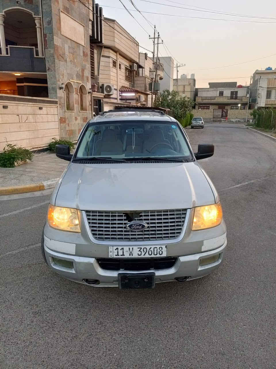 ياالله سلام عليكم للبيع فورد اكسبديشن رقم بغداد انكليزي بسمي
مكينه 8 لا تبخير ولا تنقيص كير تعليك 
تبريد ثلاث قطع 
8 راكب 
دواخل جدد ارضيه جلد 
تخم تاير جديد 
صدر امامي خلفي جديد 
بدون ضربه وصبغ مكفوله 
عليهه ادامه كامله سياره مال جناي 
كهربائيات جاهزه 
 مكاني بغداد الكرخ البياع
السعر 83 وبيهه مجال  وذا اكو مراوس. اراوس 
*********** رقمي. بي واتساب
