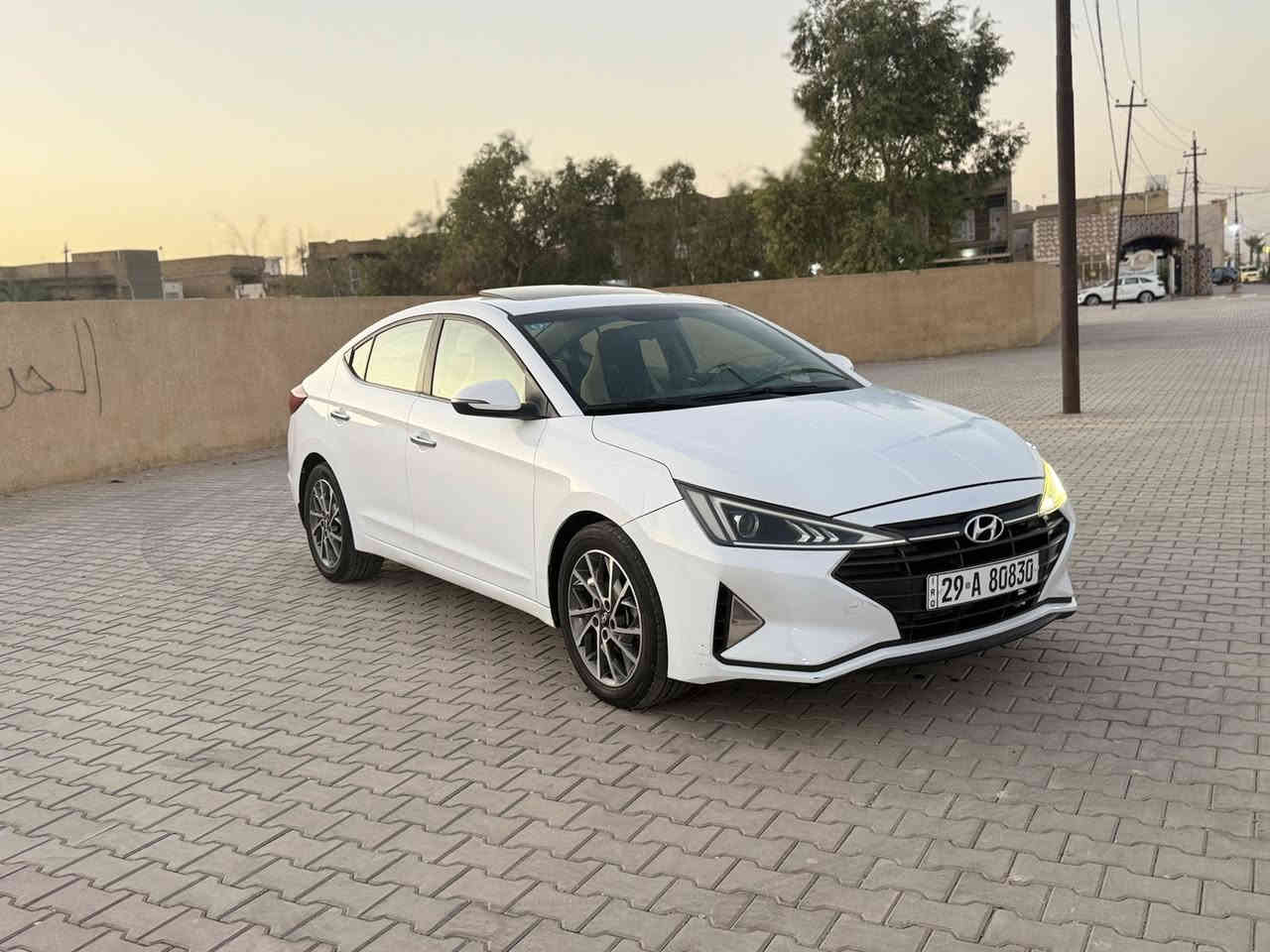 السلام عليكم النترا  مديل 19 خليجي 
رقم واسط دولي بسمي سنويه لا 30    السياره فول مواصفات 
مكينه 2000 دوش سياره جاهزء    سعر 148 
عنوان واسط.   السياره بيه جاملق وبنيد. صبغ والباقي مكفول 
***********
***********
