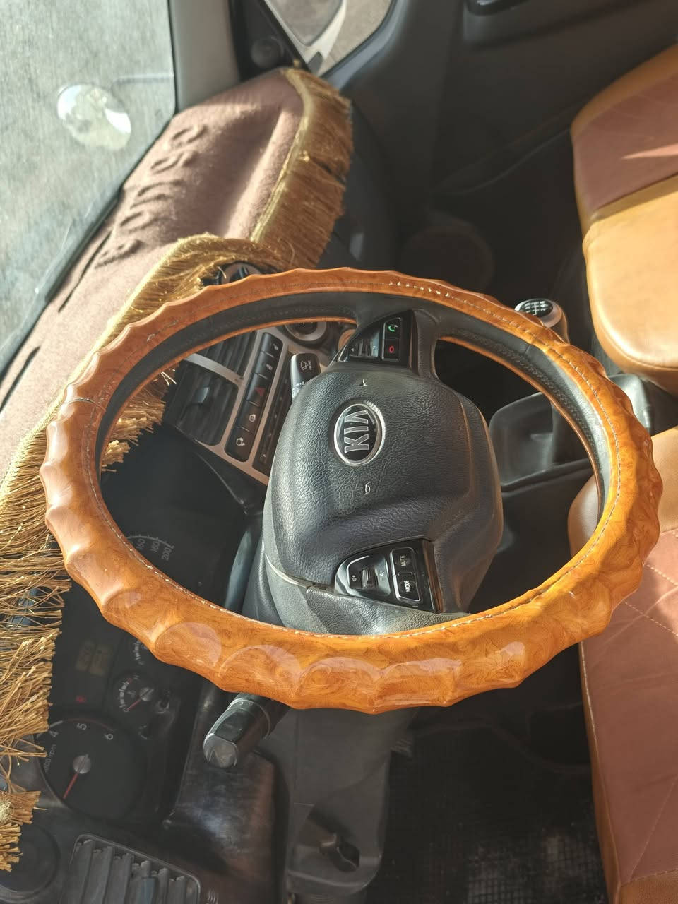 سلام عليكم من رخصت الكروب كيه مسكر موديل 2014 تبريد شغل فول 6 دكم 7 كير كفاله عامه كشر ومكينه بدون محجر ابيع *********** المو شراي لا يتعبنه رجاءن
