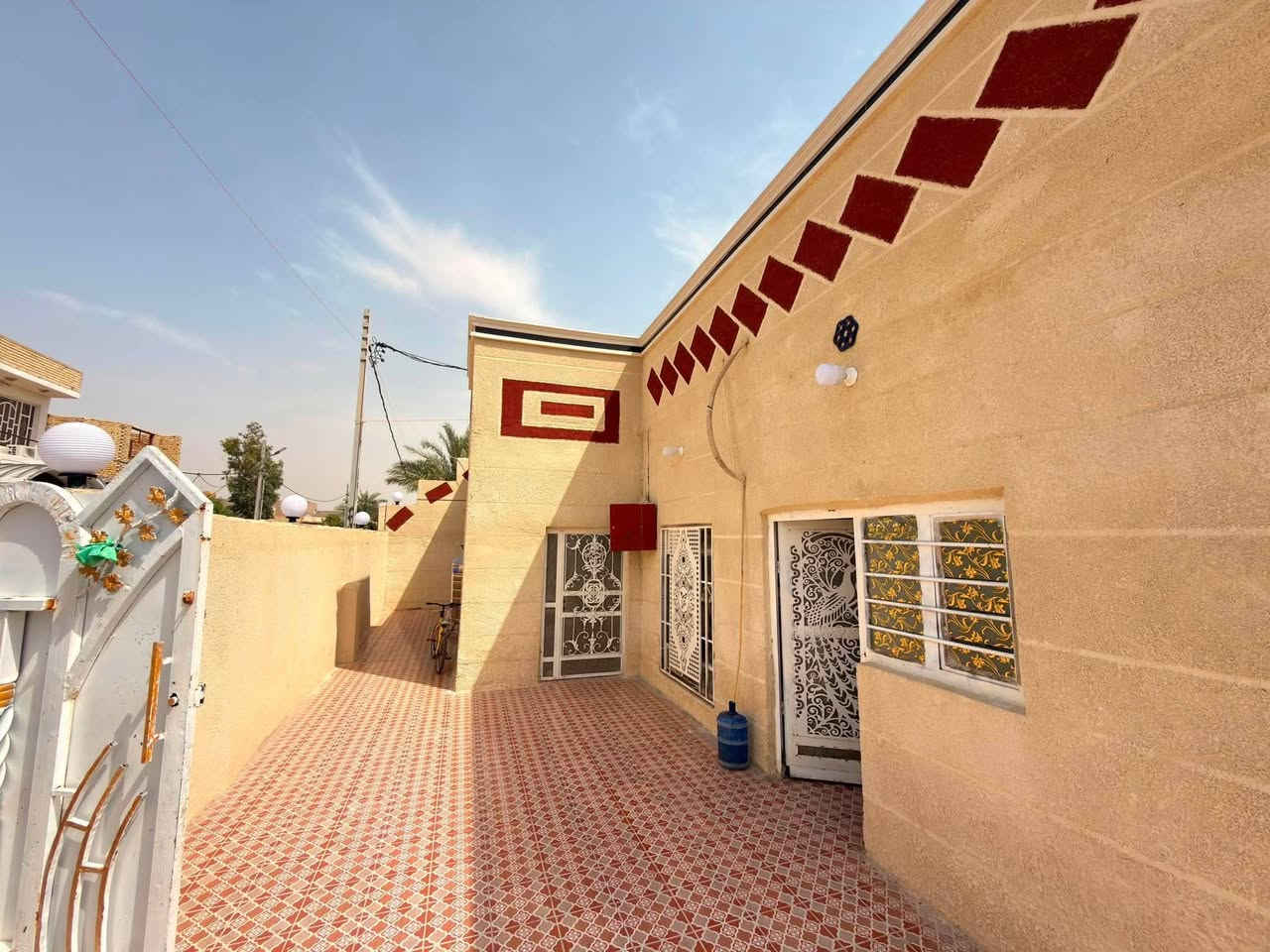 بيت ركن على شارعين طابو صرف للبيع او المراوس  بمساحة 300 متر

📍 الموقع: حي الكرار الاول قرب ابو عزام

يتكون من:
غرفتين، استقبال، مطبخ، وصالة. صحيات خارجية

للاستفسار مراسلة بوابة الزبيدية للعقار  
أو الاتصال 
***********
***********
