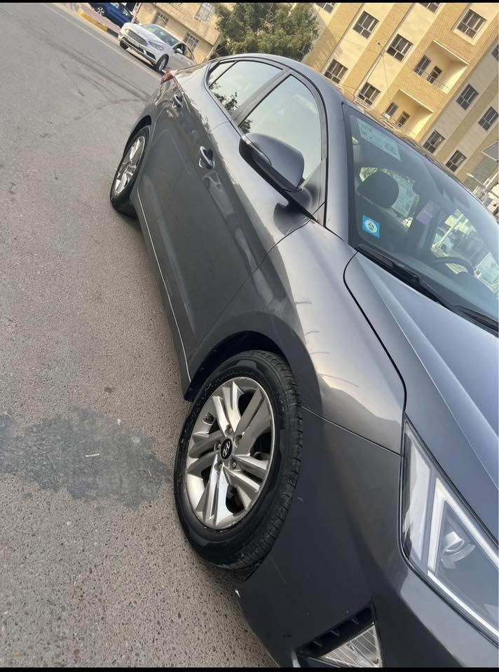 السلام عليكم النترا  2020فول 1/1بصمه فتحه سقف سياقه ذاتيه كشنات تدفئة وتبريد رادار مكينه 2000 دوش كير اي تي المرغوب حادثه قبغ جنطه وجاملغ خلفي بدون دواخل كلش الضربه كلش خفيفه سياره جديده مال بيت هزه جديدة ورقم جديد وسنويه جديده العنوان الشالجية السعر ١٤٥رقم 
***********
