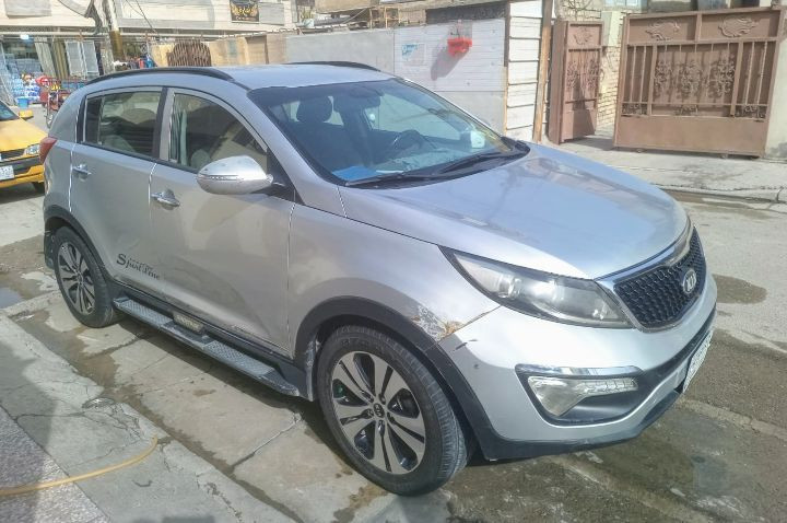 سلام عليكم 
سبورتج 2011خليجي نص مواصفات اشاير بالمري تحكم استيرن جهتين شاشه تبريد تدفىء شغال تايرات الامامي جديد والخلفيه نص عمر صدر امامي خلفي جديدبيها طخه بالجاملغ الامامي الايمن بيها رصعه بسيطه بتكمه فوق السايق رقم بغداد الماني السعر 135وبيها مجال للاستفسار الاتصال على الرقم ***********
