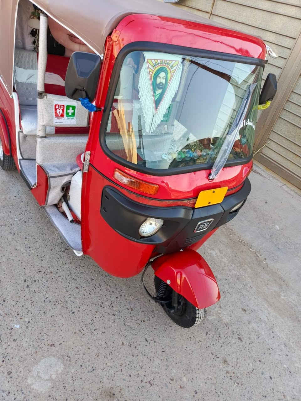 السلام عليكم تكتك للبيع موديل ٢٠١٨ أوراق شركة المصطفى السعر ٤ و٢٠٠ وبيه مجال حك الجيه ***********
