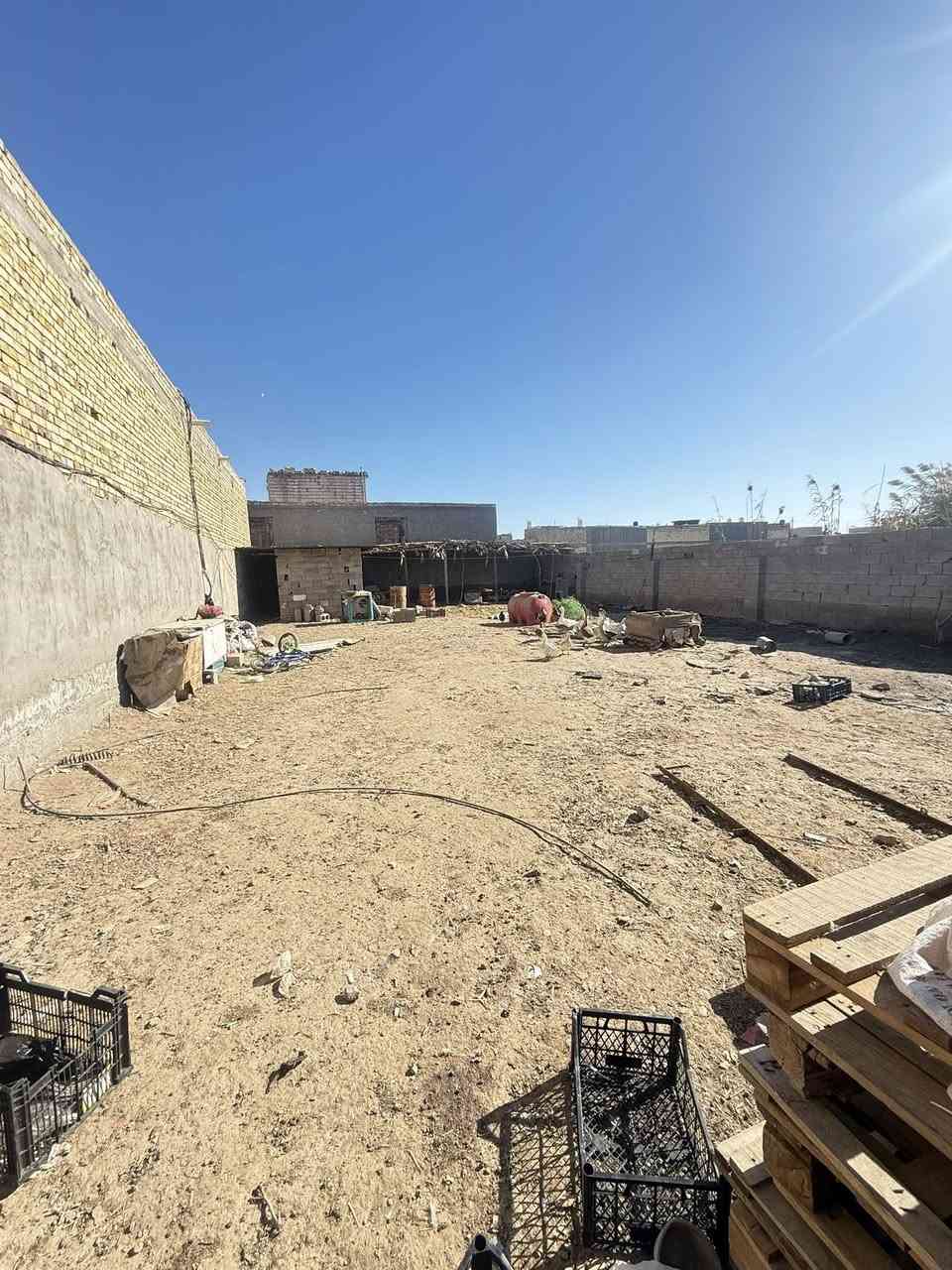 السلام عليكم اخوان بيت اللبيع بناء 200 متر الساحه أو الطارمه 13 مساحه القطعه 600 متر  الشراي يتصل ع هاذ  الأرقام ‭‭٠٧٧٣ ١٣٧ ٢٢٩٦$٠٧٨١ ٦٩٧ ٣٦٠٢‬  ا
