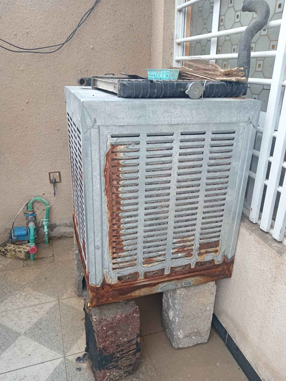 غراض بيت للبيع بسعر مناسب وبالنسبه للغرفه جديده تسكام صارلها سنه من شتريتها مكاني جبله حي ذويب اي استفسار حاضر ***********
***********
