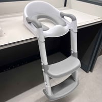 مقعد تدريب أطفال • سلم قابل للتعديل • رمادي