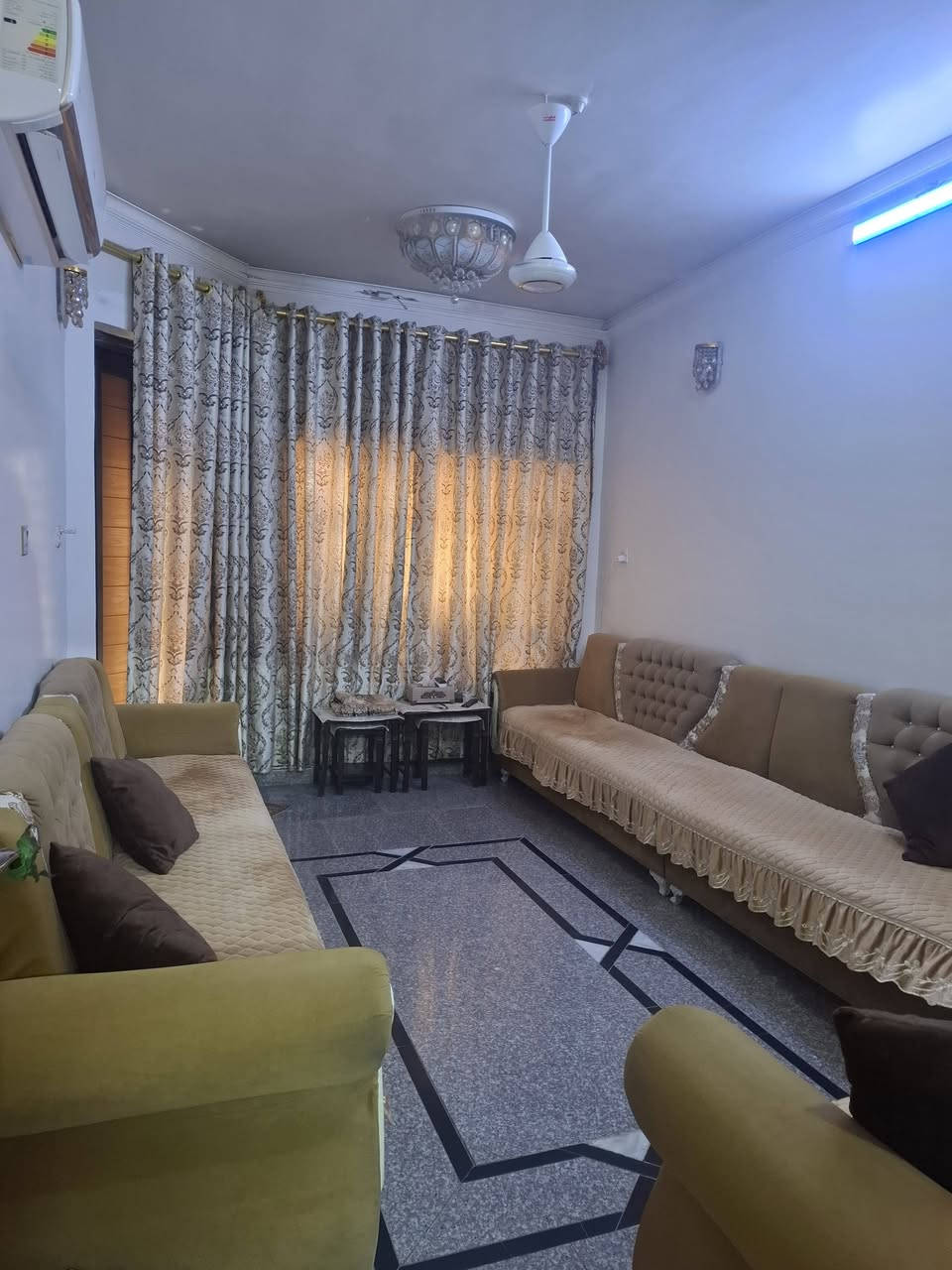 سلام عليكم بيت للبيع بابل حي العسكري طابو صرف والمساحه 100م مقابل ساحه مفتوحة حاليا العمل مستمر مجاري واسأله مدارس قريبه متوسط وابتدائية 
خلف دائرة الموارد المائية شارع 80 اتجاه شارع النجف للاستفسار على السعر
الإتصال على الرقم ***********
