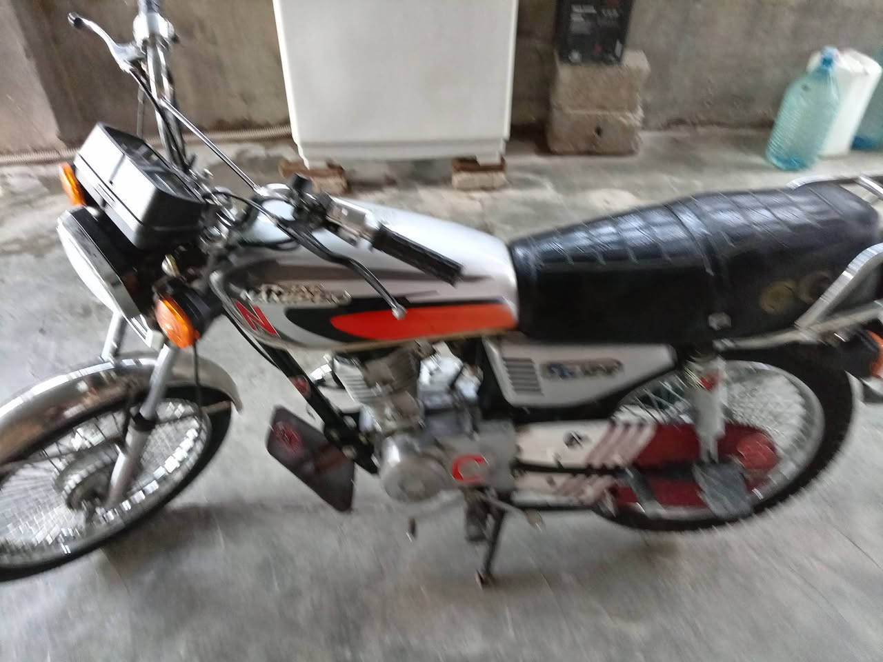 سلام عليكم شباب دراجه للبيع اي عيب مابيها موديل 19الي مو شراي لا يدخل خاص مكاني خانقين امام عباس *********** السعر 400وبيها مجال للطيبين
