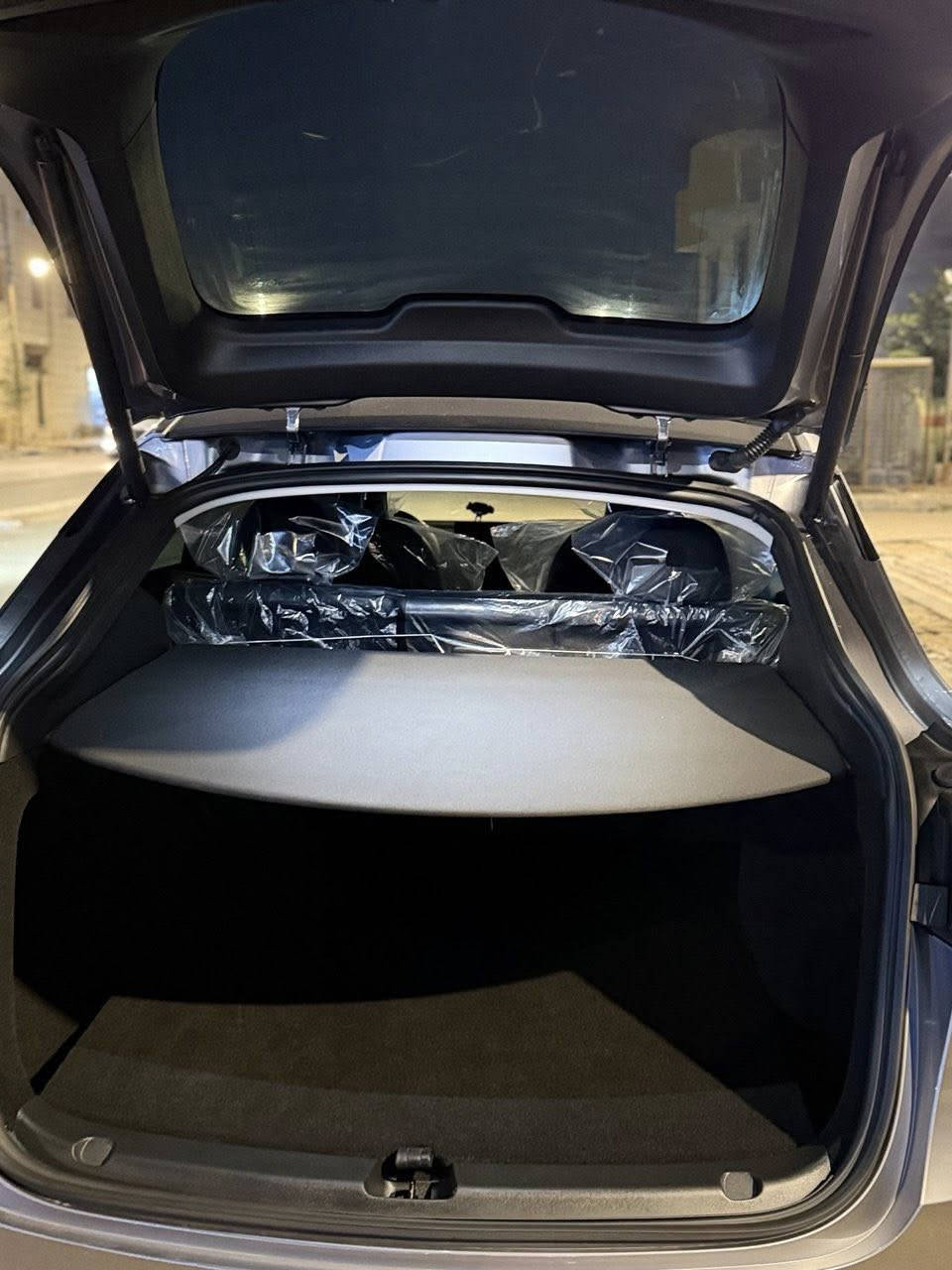 تسلا. Yمديل 2024  تك ماطور  حادث باب فقط مبدل باب اصلي  بدون ارباك  تخم تاير جديد اصلي  بطاريه مانازله اي شي مابيه شرط الفحص والتراي  السعر 240$ رقم مبايل ***********   *********** والشراي يدلل
