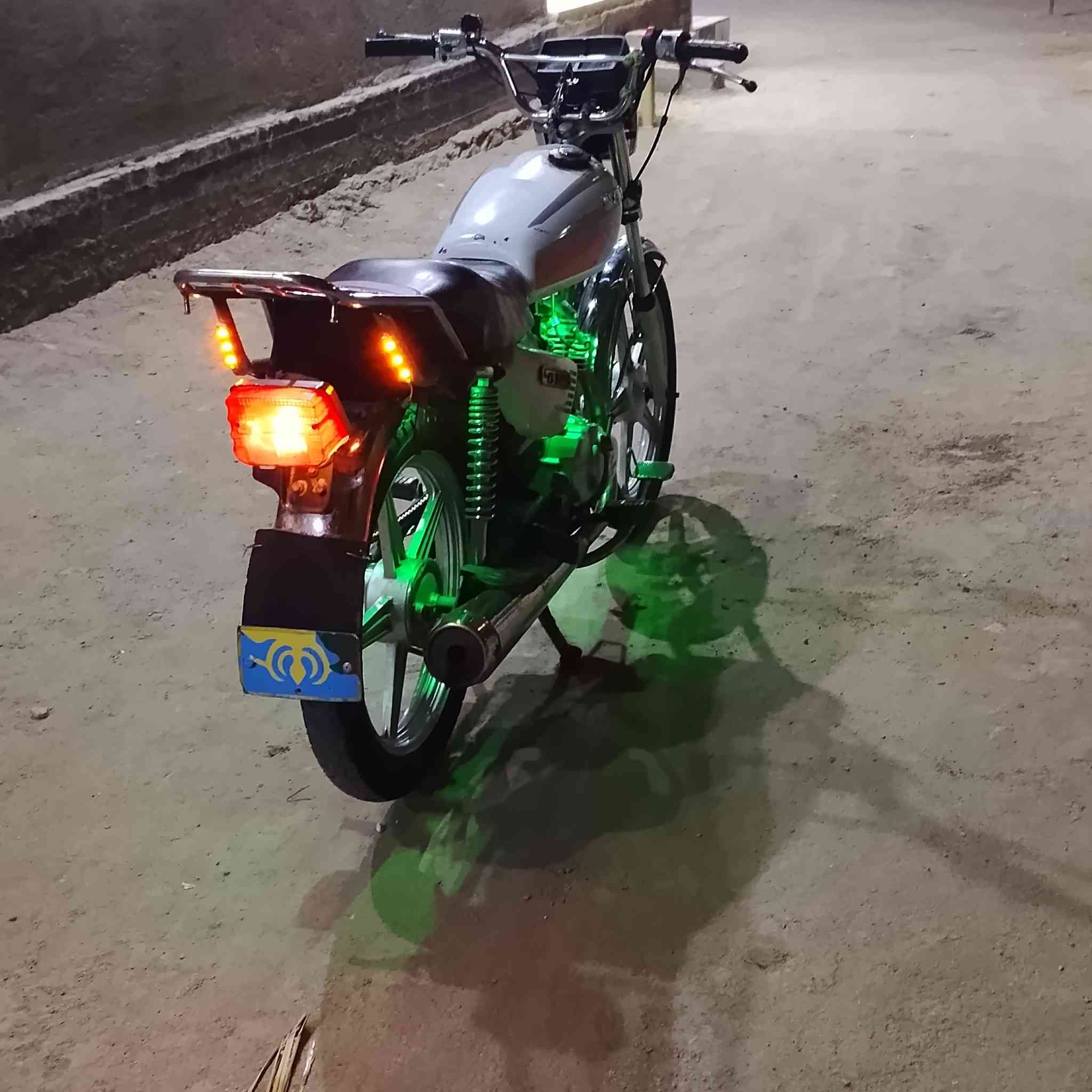 السلام عليكم دراجه للبيع كلك المكينه تايكر مامفتوحه دراجه كلش حلوه


**إذا كنت صاحب هذا الإعلان وتريد حذفه لأي سبب، رجاءا أرسل رسالة إلى الدعم الفني**