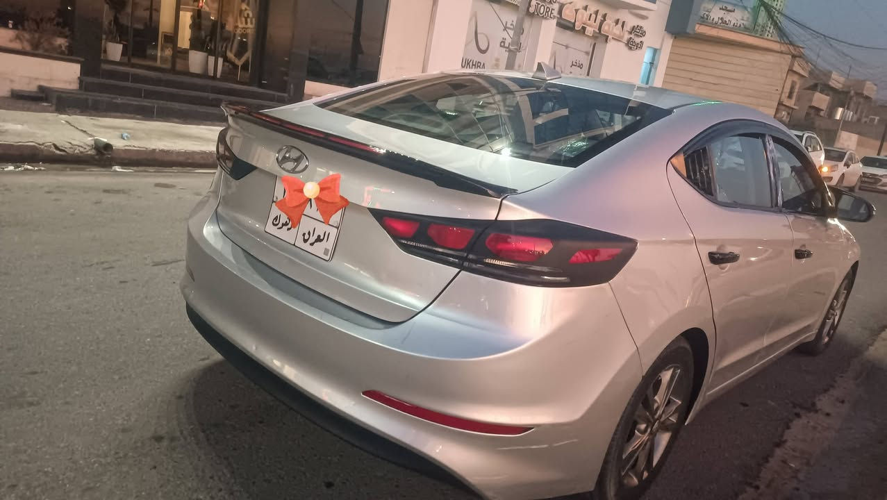 السلام عليكم النترا موديل 2018امريكي نص مواصفات للبيع سياره ماشي 103محرك مامفتوح سياره بدون ارباك بدون صبغ حادت بس دعاميه خلفي موجود بل صور الوان سلفر مكان موصل ***********/0781641888
