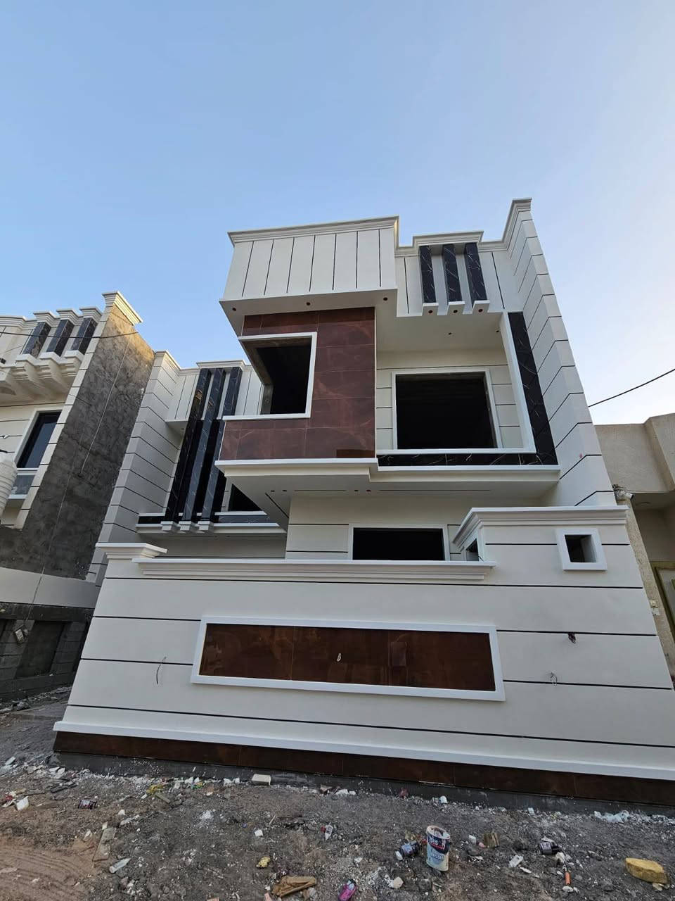 دار سكن حديث وفول مساحة 200m متر طابقين ٦غرف وصالات ٢ومطبخ وصحيات ديوانيه موزع كراج شارع تبليط ١٠متر وقريب جدا للشارع العام السياحي الداخلي البصره ابوالخصيب البهادريه صفحه شط العرب ***********# ابو الخصيب, البصرة
