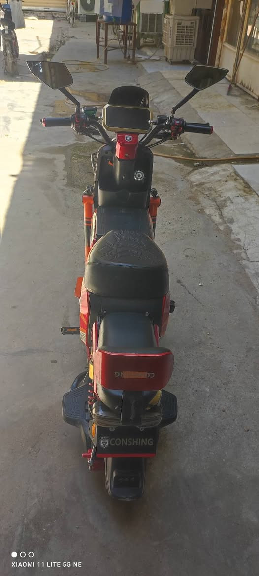 سلام عليكم
دراجه X900 

دبل السويج دبل بصمه

بطاريات 9.5 عدد 5

النقوصات هورن  ودوسات مال رجل 

دراجه نضيفه استعمال شخصي

سعر 400 وبيه مجال حك الجيه
عنوان جسر القديم مقهى اوات
رقم هاتف ***********
