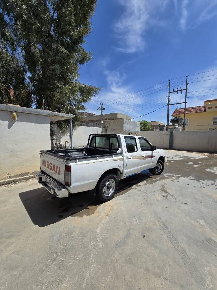 نیسان پیکاب 2009 یابانی ئەسڵی سویچ کۆنتڕۆڵ ناو سور جام کارەبا دەبڵ گێچ ڕەقەم وسەنەوی تا 2029 نوێیە  .گێڕ و مەکینە و ئەکسل  بەشەرت تەبریت سارد و گەرم بەشەرت تاقم تایەو ویلی نوی لە ژێرە ,٢پارچەی پێشی ڕەشە بێ ناوگرتن نیو دەرگای بویاخە پەڵە پەڵەی بچوک کارتی پێوەیە پێشو پشتی کەپسە دەعمو لێدراوی نیە سەقفو شان و ناوبەتانەی نیەتی /شوێن کۆیە 
*********** كويسينجاك, أربيل
