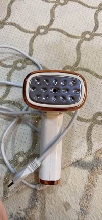 مكواة بخار • ١٠٠٠ واط • محمولة