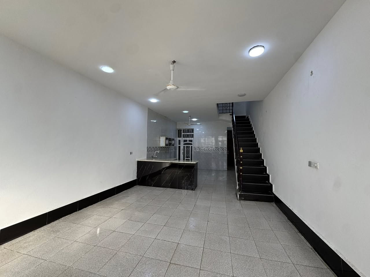 🔴مشتمل للأيجار   المساحه 100 متر
📍الورديه خلف مستشفى الكفيل مباشرة 

البيت يحتوي على 3 غرف نوم ومجمعين صحيات ومطبخ واستقبال 

⚡️البيت يحتوي على (طاقه شمسيه)وكاونتر وسخان

سعر الايجار 425 الف شامل اجور الكهرباء والماء 

للاستفسار الاتصال على الرقم 

☎️***********
