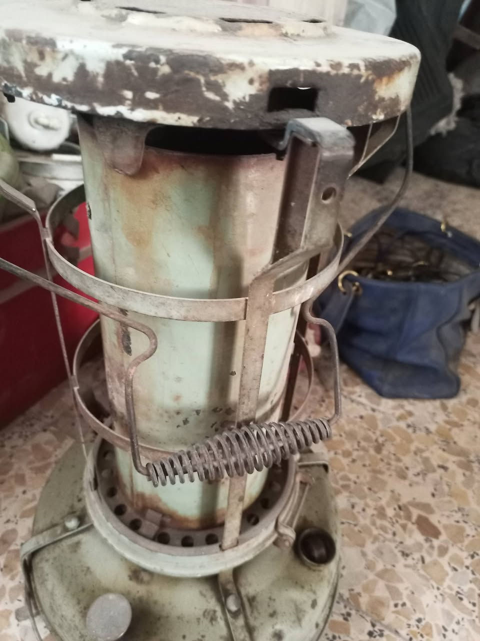 بسم الله الرحمن. الرحيم.  غراض. للبيع. بايسكل. حجم. 27.  شغال.  سعره.  20.   صوبه. علاء. الدين. سعره. 20.    حاويات. صنوك سياره. اثنين.  قيم. واخذهن. صوبه. 20    اتصال.  ***********
