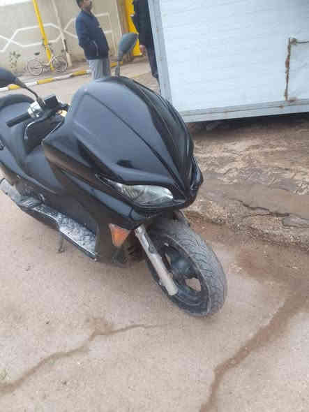 سلام عليكم فورزه صفر ثمانيه دراجه خير من الله نكره سلف بي وكت بيهه منفيز 
رايدهه قفل ٥٠٠ *********** مكاني كراج المشتل
