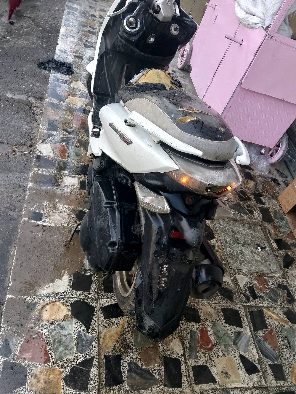 سلام عليكم دراجه ماجسته اس للبيع شغاله وكامله من كهرئيات لايت عالي وناصي ميشتغل عوزهة بس ترتيب والمكينه بيه نضوح  مكاني قرب مرور التاجيات وسعر 700 وبيه مجال حك الجيه للشراي 