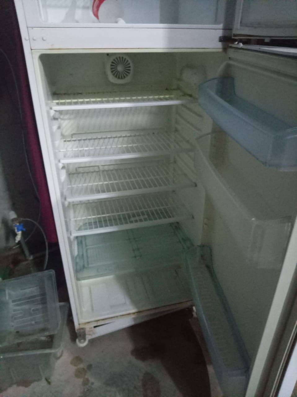 متوفر ثلاجه شغاله ونضيفه اي خياس مابيه الاستفسار عل رقم***********
