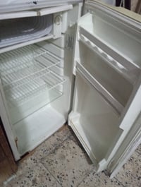 ثلاجة شغالة 40 الف  حوض حجم كبير 25 الف  07724779259