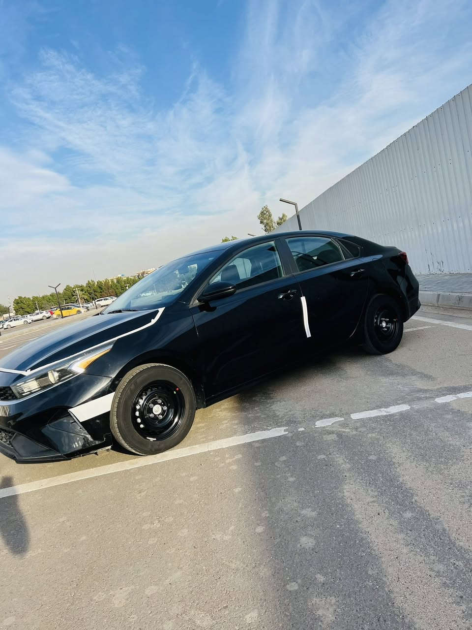 السلام عليكم
كيا فورتي 2024
وارد امريكي 
حادثه جاملغ امامي صور الحادث مرفقه مع المنشور
بدون شاصي  
رقم اربيل دولي تحويل مباشر
محرك 2.0L دوش 
 ماشيه 20 ميل
مواصفات السيارة
شاشه ابل كار بلي واندرويد
كامرة خلفية دوارة 
رادار امامي 
قياده ذاتيه 
خروج عن المسار 
توقف ذاتي 
تحكم ستيرن 
رادار امامي 
مود درايف 
4(وضعيات)
سياقه ذاتيه 
تحديد مسار ذاتي 
تحكم ستيرن جهتين 
السعر : 145$ وبيه مجال بسيط
للاستفسار: *********** 
مكان سيارة : بغداد البنوك
