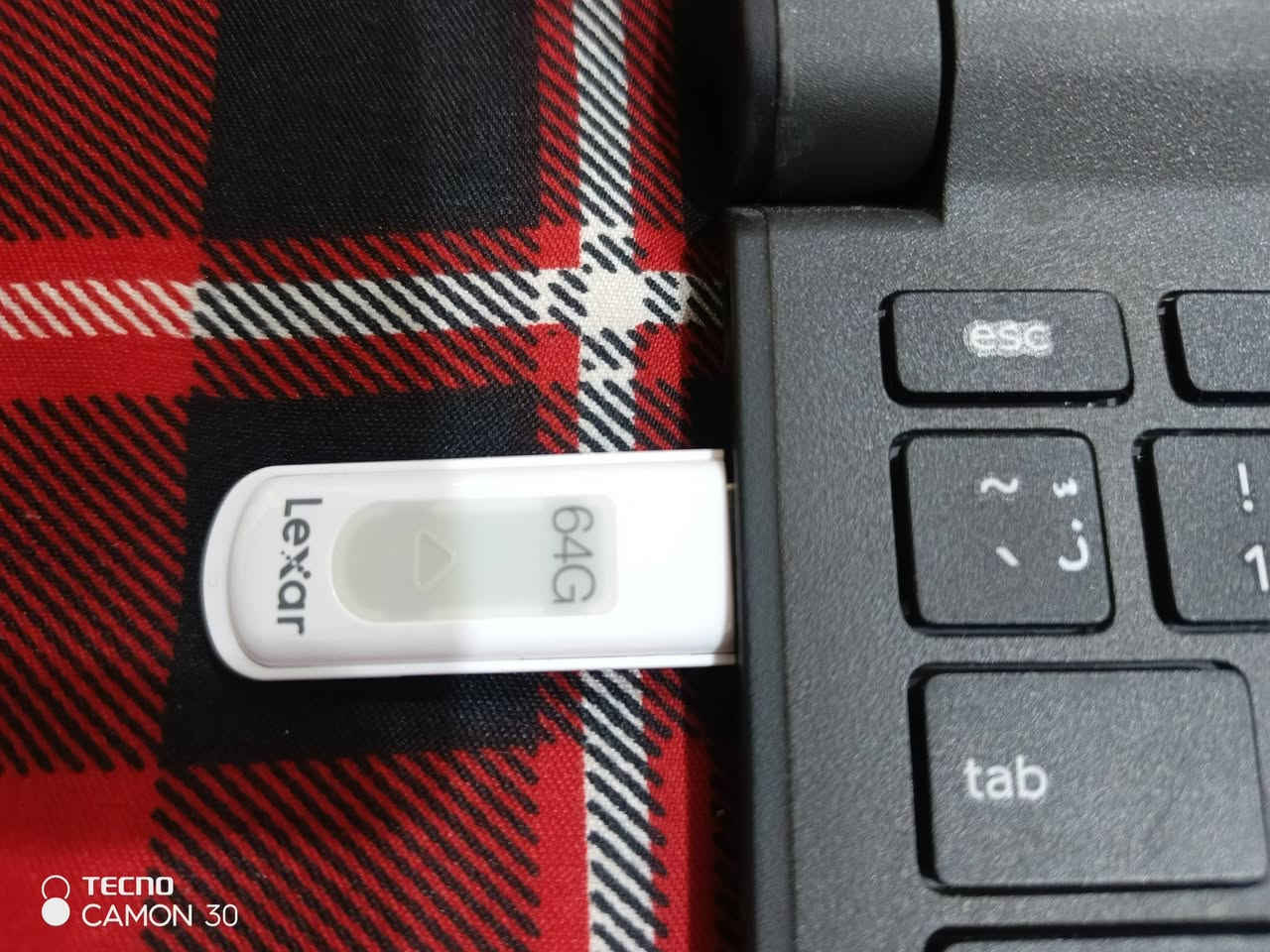 لابتوب من شركه ديل حجم 12.5انج شاشه تخبل الرام 4وذاكرة 16 وياه رام خارجي ذاكرة 64 الشحن ممتاز يطول اكثر من 4ساعات اذا 100٪ كامل الملحقات السعر خاص او مراوس حتة بو بجهاز قوي وانطي جهاز فوكهة
واتساب،***********
