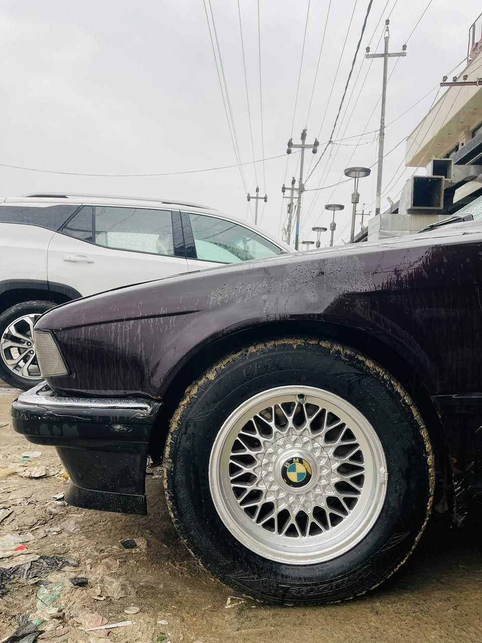 السلام عليكم  مرخصت الادمن
BMW730iاصل وفصل بليته وسنويه موديل V8 1993 
وارد يابان بدون فتحه داخل لونين كهربائيات كله شغاله 
فقط التبريد نقص كمبريسر صدر خلفي امامي جديد لوك ويل جديد تراي السياره كلش حلو السياره عوزه صبغ جارده لون خمري أو بيذنجاني السياره قطره خياس مابيه ابد
العنوان الديوانية مركز
رقم الهاتف (***********)
السعر المطلوب (47)وبيه مجال قليل
