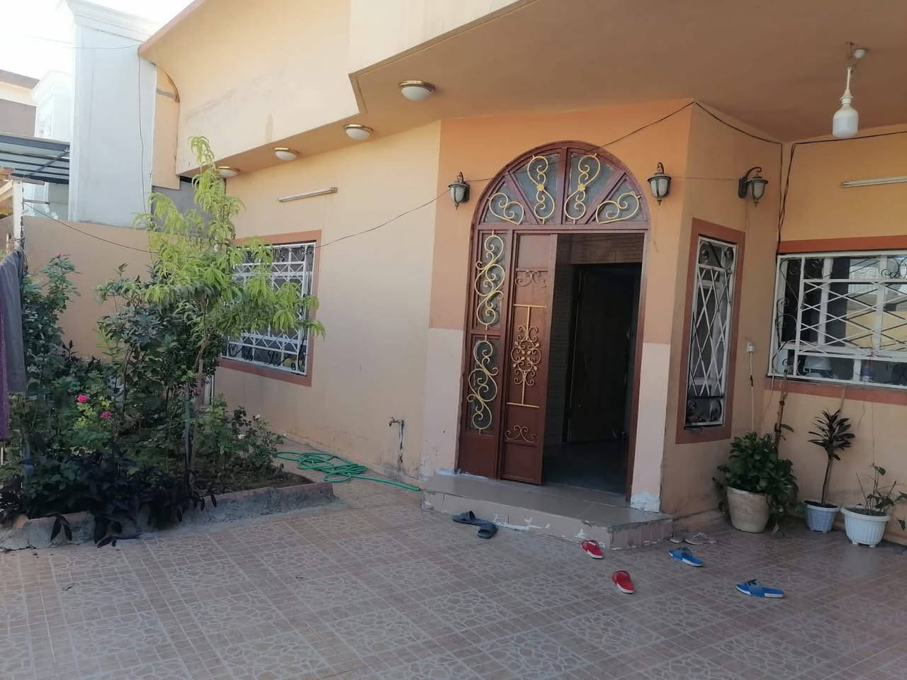 #دارللبيع
خانووى دوو نهوم بو فروشتن له گه ره كى ئاموزاكان پشت قاعة هاى لايف روبه رى 235 متر زراعي
پيكهاتوه له :- 2 ژور نوستن - هول - مطبخ - ميوان - گه راج
نهومى دووه م 2 ژور نوستن 

نرخ 145 مليون ومجال

بوزانيارى زياتر په يوه ندى بكه ن به عقارات ستار اكرم بازرگان

📍ناونيشان : كه ركوك بازارى ئازادى ته لارى ئاسو

***********
***********
