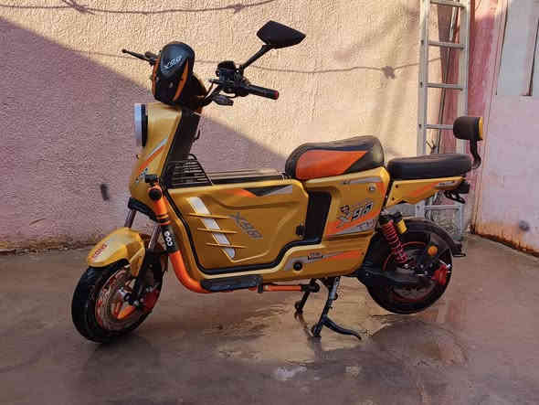 الدراجة استخدام 15 يوم فقط مانقصها برغي

بيها 5 بطاريات 33 امبير اقوى بطاريات بالسوك

الملف 2000 السرعة 107 عـ 4 نمر

تمشي تقريباً 50 كيلو او اكثر 

تشتغل بصمة وسويج و عن بعد

كلشي شغال بيها كاملة مكملة

السعر 575 وبيها مجال للطيبين

***********

موجود واتساب و فيس
