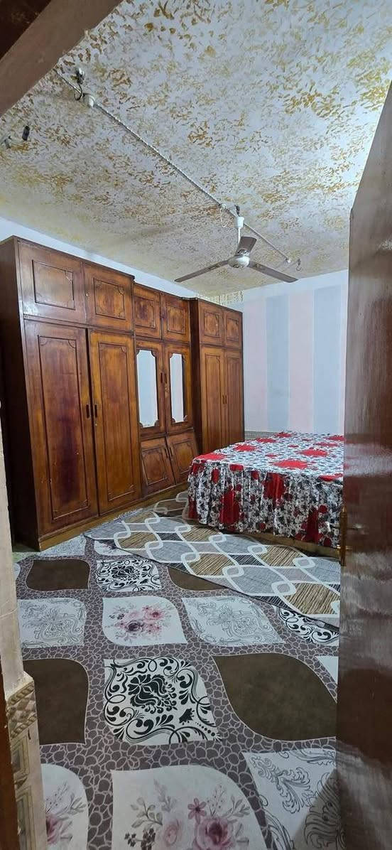 بيت للبيع كربلاء بسيد اسماعيل رابع فرع عن شارع الزوار طابقين أربع غرف نوم صالتين واستقبال ومطبخ وحديقه ودرج خارجي سند 25 المساحة 200 متر للاستفسار الاتصال على الرقم ***********
