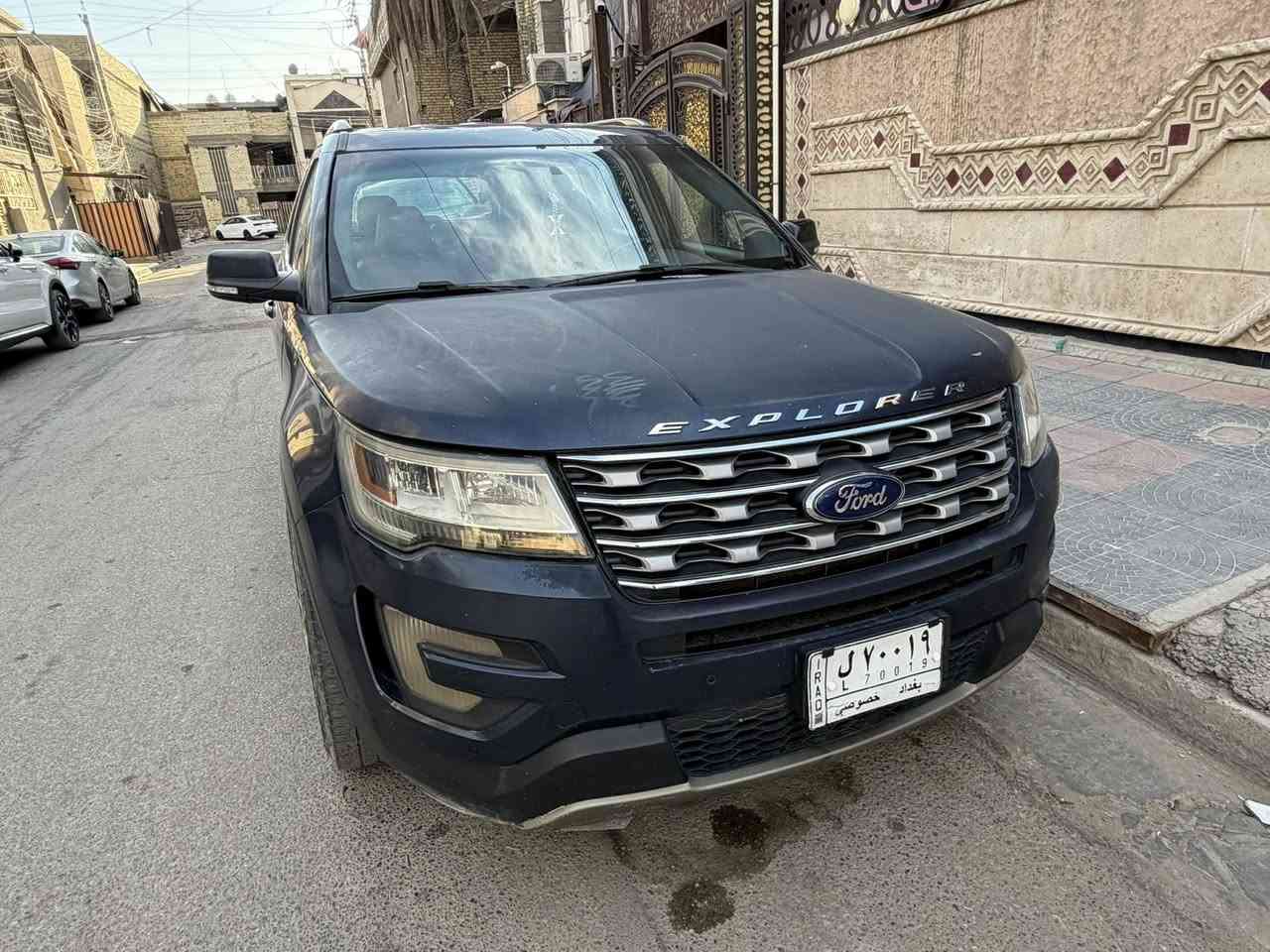 السلام عليكم 
فورد اكسبلور XLT
موديل 17
رقم بغداد
ماشيه 97 مايل 
السعر 180 
بغداد البنوك 
***********
