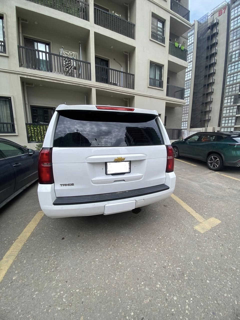 يا اللّٰه سلام عليكم من رخصة الأدمن ادوات ادوات
سيارة تاهو LT 2016 خير من اللّه
السيارة ما بيها نقص برغي كفاله من الكَص والسرقه والعشائر ما عدى بيها
قطعتين الجاملغ وباب السائق
وفتح الشاصي فقط
لأن السيارة داخله حاويه مو سياحه 
كما مرفق في الصور الحادث
السياره جديده بمعنى الكلمه
احلى من الصور
السعر 155

***********
