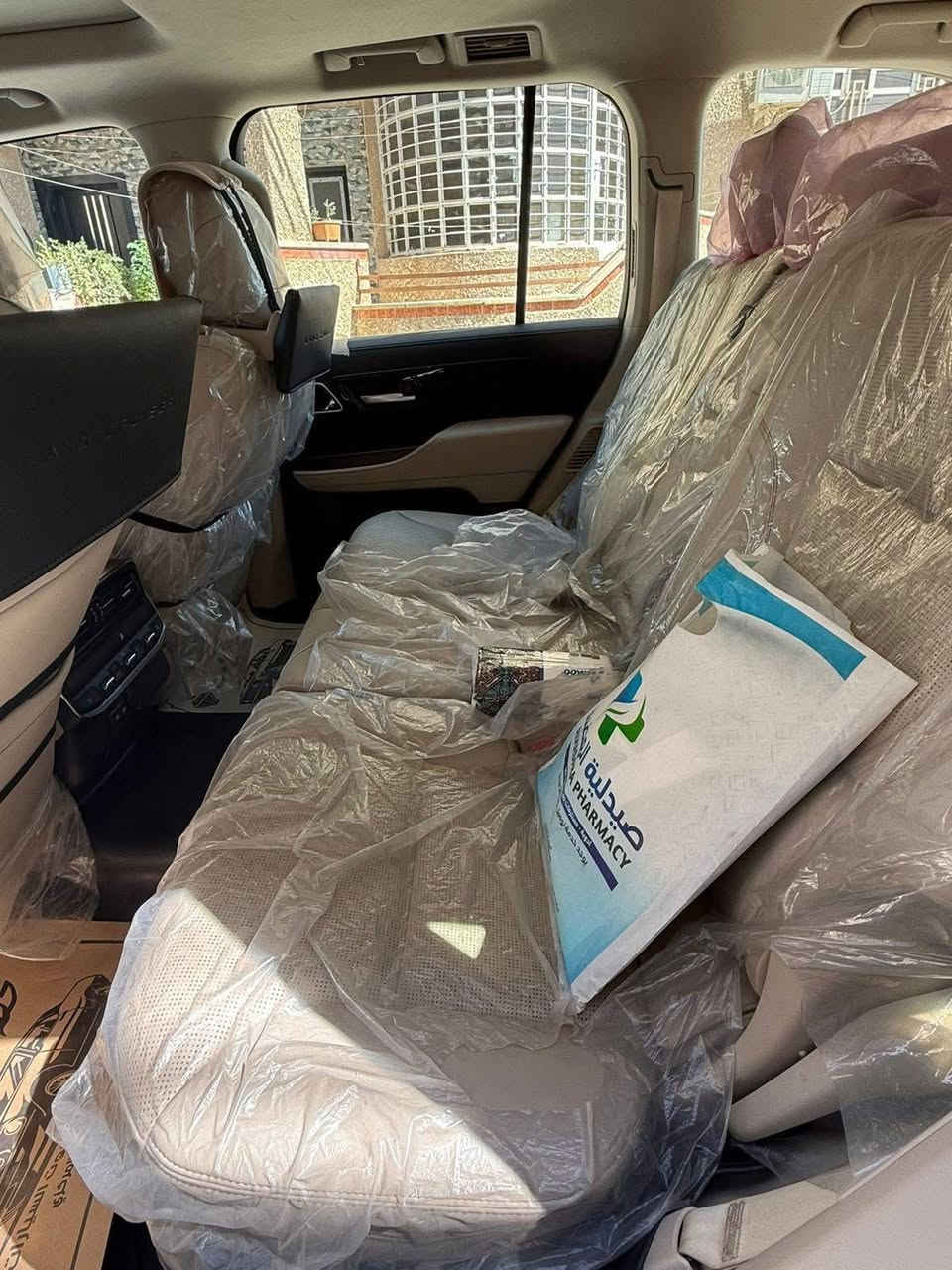 لاندكروز 2025 الفئة VX LIMITED S
 ضمان شركة ساز رقم اربيل مميز 
+مغلفة PPF ضمان 10 سنوات مكفولة كفالة عامة 
ماشية 25 الف سيارة جديده جداً وستخدام شخصي +صيانة تبديل دهن وفلاتر بالشركة مجاناً 
1-تون تيربو 
2-حساسات محيطية - رادار امامي خلفي جانبي 360 درجة
3-تحكمات 4جهات تحديد مسار قيادة ذاتيه حساس ستيرن رجاج 
4-مقاعد كهرباء امامي وخلفي + تدفئه تبريد
5- كامرات محيطية 360 درجة 
6- لايتات استشعار مع الجو 
7-سماعات JBL
8-انارة داخلية شاشات خلفية 
9-كامرا مراية خلفية +مانع ضباب جانبي
10-ابواب شفط 
11- تحكمات قيادة 3 وضعيات 
12- فول تحكمات 4x4 
13- مقعد السايق 3 وضعيات
14 عنوان بغداد الغزالية للستفسار ***********
سعر 93500$ وبيها مجال
