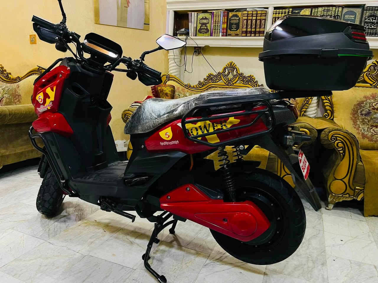 السلام عليكم 
دراجه اباتجي للبيع 
شركة الجوهره البحريه 
6 بطاريات كرافين 38 أمبير 
ملف 3000W
نضام بارك P
نضام R رجوع للخلف
 مثبت سرعه
ستاند كهربائي 
درع امامي خلفي
السعر : 950 ألف وبيها مجال 
المكان : بغداد الجديده
للاستفسار:***********
