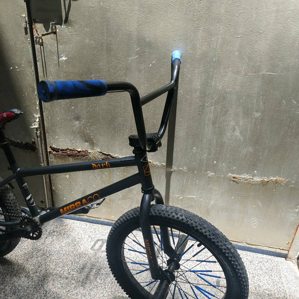 سلام عليكم 
شباب بايسكل للبيع 
النـوع: bmx
الشـركه: MIRRACO
الـون:  فيلي
نضافته: 90٪
شباب البايسكل نضيف كلش ومال حركات وبي مكينه اصليه وسكان اصلي نضيف والركبه مالته الاصليه
وشباب ماتحصلون هيج نضافه البايسكل نضيف وهاي الصور كدامكم 
شباب مكاني راح يكون 
بغداد شهداء البياع 
وهذا الرقم: ***********
وسعره: 100 وبي مجال انشالله