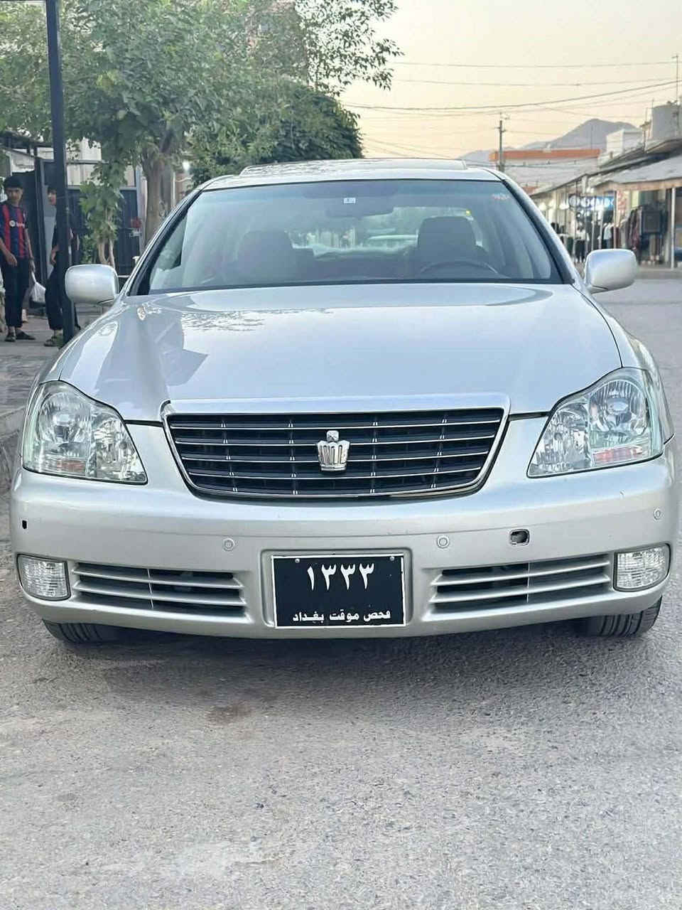 سەرەتا بەناوی خودا
toyota crown شاهینە 
موس موس 
سەیارەکە رۆیەڵە 
2 دوگمەی ناو رەساسی 
ساج قاوەیی 
بێی بۆیاغ 
بەس شوێن موسەکانی بۆیاغە 
سەیارەکە سڵایدە 

سەیارەکە موسی 2 دوگمەی رۆیەڵەو سڵایدە بێی بۆیاغە سەیارەکە هی ماڵانەو زۆر خاوێنەو بێی مەسرەفە 
بۆ نرخ نامە بنێرە یان تەلەفۆن بکە 
0750 151 0169

