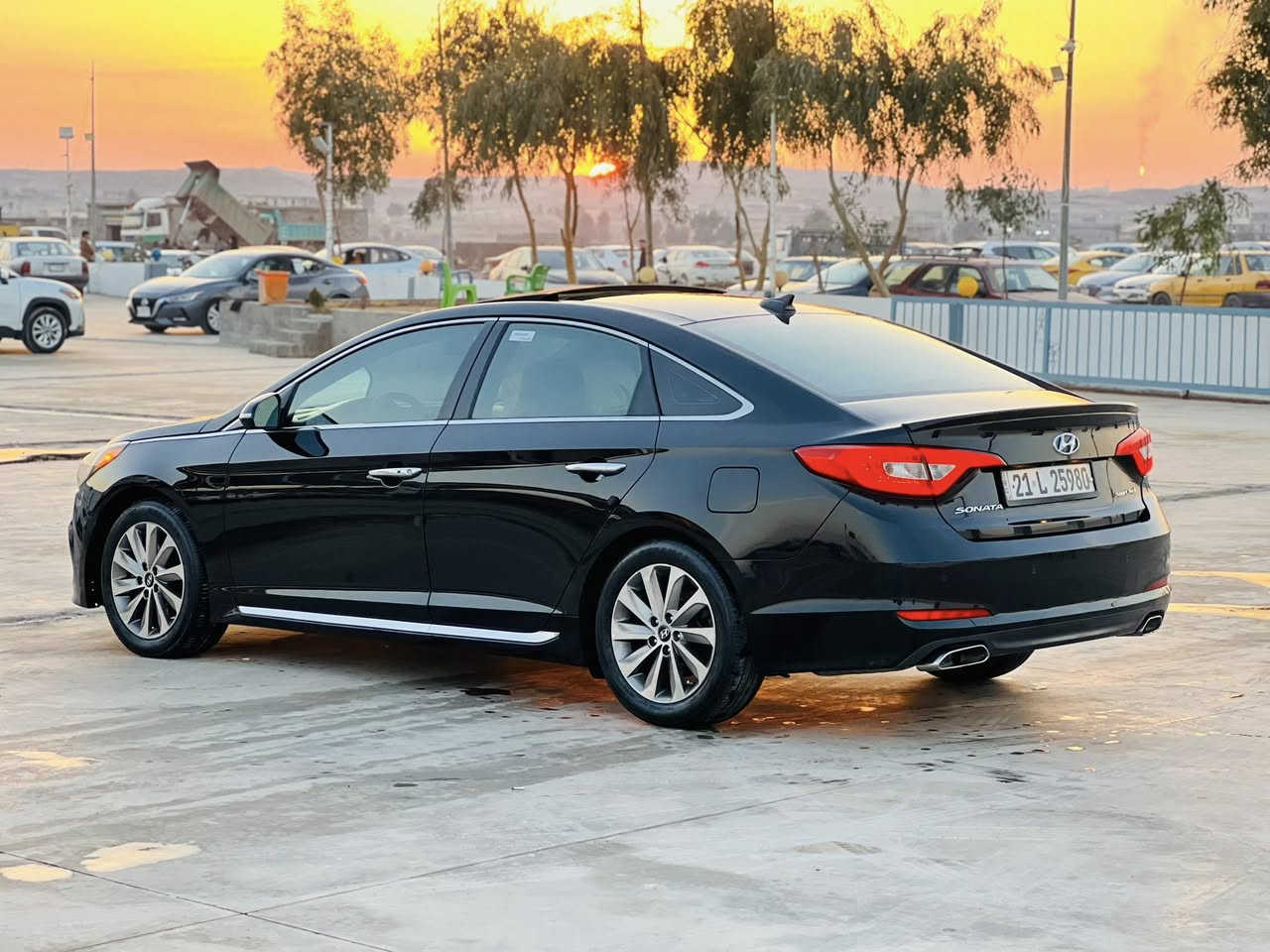 السلام عليكم
للبيع  سوناتا 2017وارد امريكيVIP فول مواصفات بنوراما فول 1/1 
رقم  انكليزي  مواصفات السيارة VIP 
كشن جلد
اعلى مواصفات بسوناتاVIP
 بصمة تشغيل بصمة ابواب بصمة جنطه كامرة خلفية دوارة ستيرن حرف D ويل اكروم كشنات هيتر امامي خلفي كهربائية. حار بارد
دبل اكزوم خلفي مكينه2400 
السيارة بيها 1قطع وداير صبغ 
السعر اتصل ودلل
رقم ***********
‏
