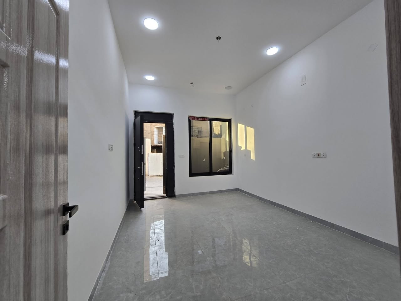 🏡 دار جديد للبيع _السيدية خلف جامع إبراهيم الخليل
📐 المساحة: 50 م²
🛏 3 غرق نوم
📍 موقع درجة أولى
💰 السعر: 240 مليون دينار عراقي (قابل للتفاوض)
📞 للاستفسار: (رقم الهاتف)
      ***********
