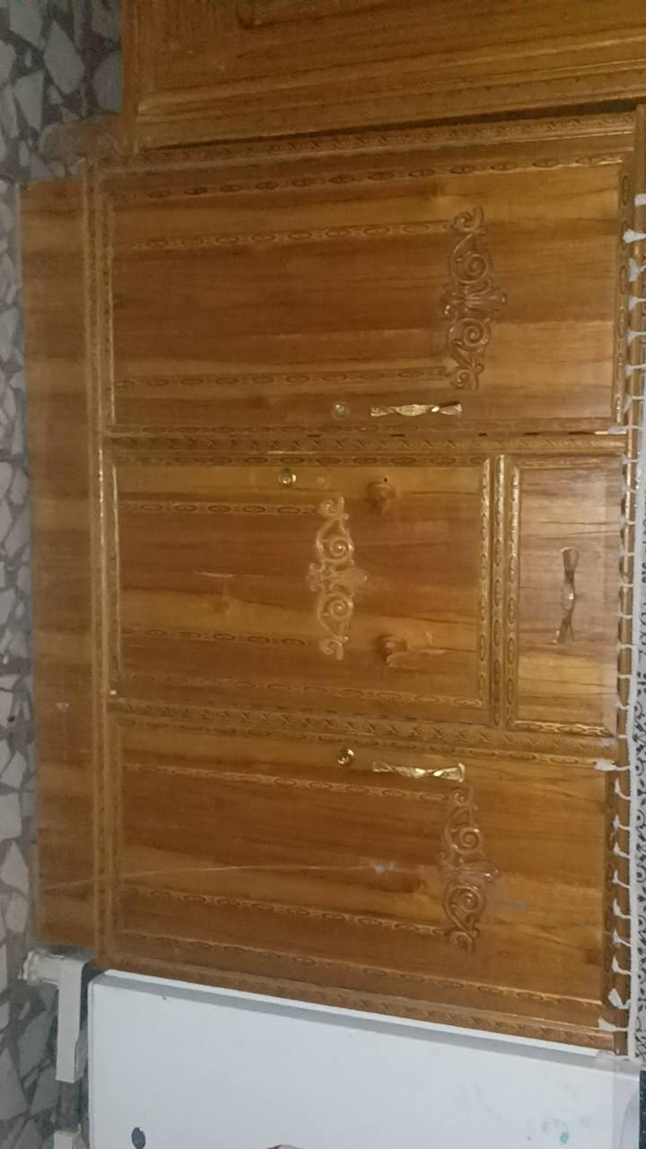 سلام عليكم كنتور 3ملحق كلش نضيف بوفية 3ابواب مكاني بغداد مدينة صدر ام الكبر ولغزلان
