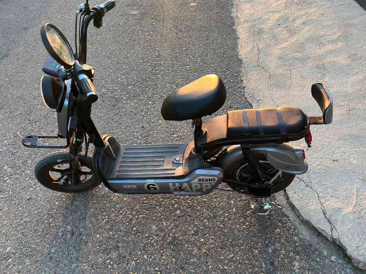 السلام عليكم
للبيع دراجه شحن R6 بسعر 200 الف 

رقمي ***********
