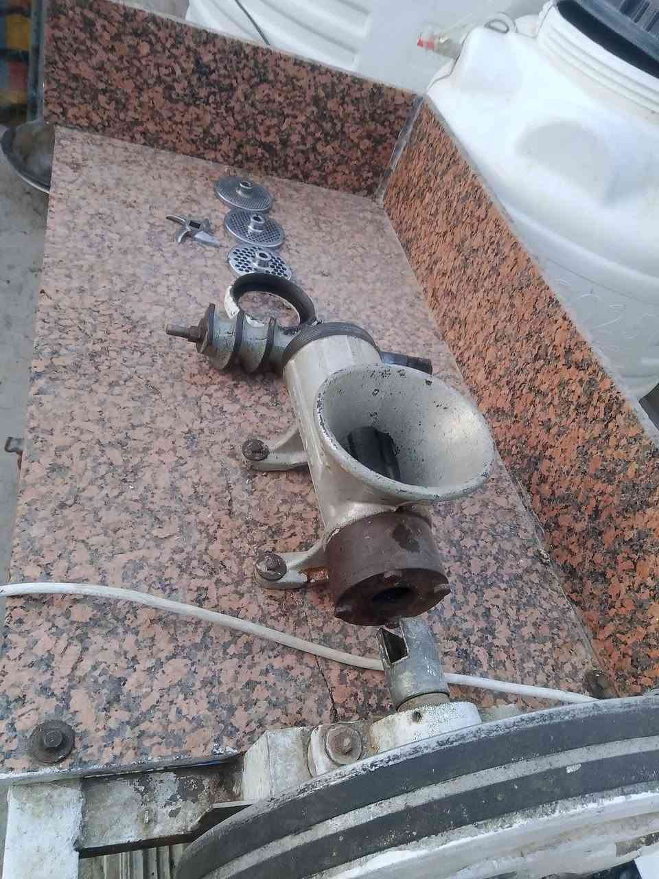 سلام عليكم مكينه حجم 32تثرم لحم وفلافل كاعيه مرمر مكان كربلاء استفسار ***********_
