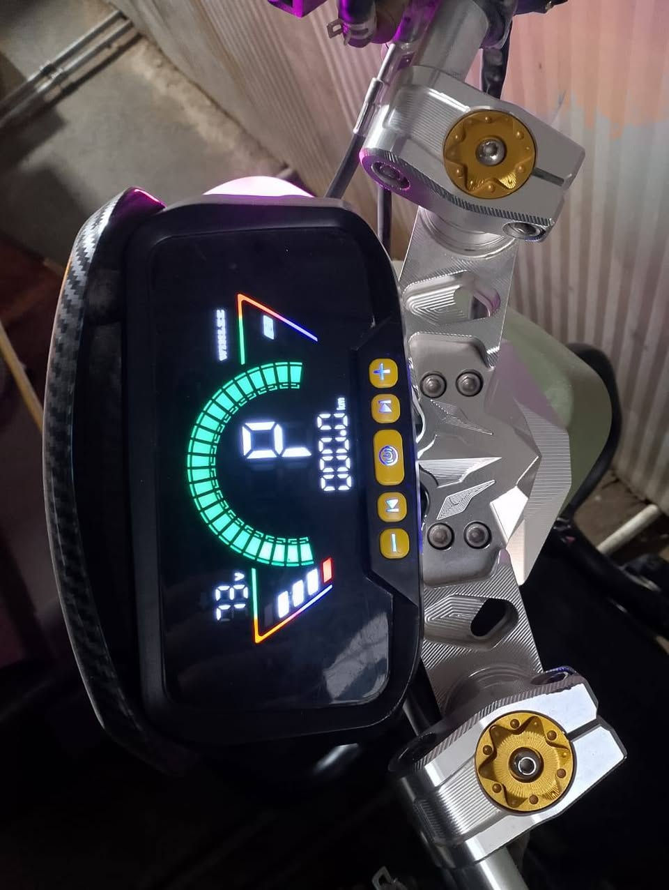 سلام عليكم دراجه شحن للبيع ملف 3000 مزوده من الشركه 
6 بطاريات اشاره يمنه يسره دبل اشاره الدراجه اربع سرع لايت LD عالي ناصي بريك دهن الشحنه الوحده تمشيك 50 كيلو يعني دراجه حلوه ونظيفه سعره (مليون وبيه مجال) موجود خاص


**إذا كنت صاحب هذا الإعلان وتريد حذفه لأي سبب، رجاءا أرسل رسالة إلى الدعم الفني**