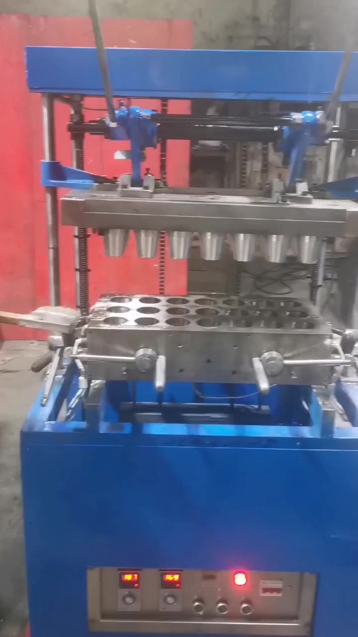 اكواب بسكويت مخصصة للمشروبات الساخنة و تتحمل سخونة القهوة لمدة نصف ساعة
تبلغ انتاجيتها في الشفت 1000 كوب
يشغلها عامل واحد
للعلم هاي اول مكينة تنتج هذا المنتج بالعراق يستخدم في كوفيات
تواصل على رقم ***********
@الجميع
