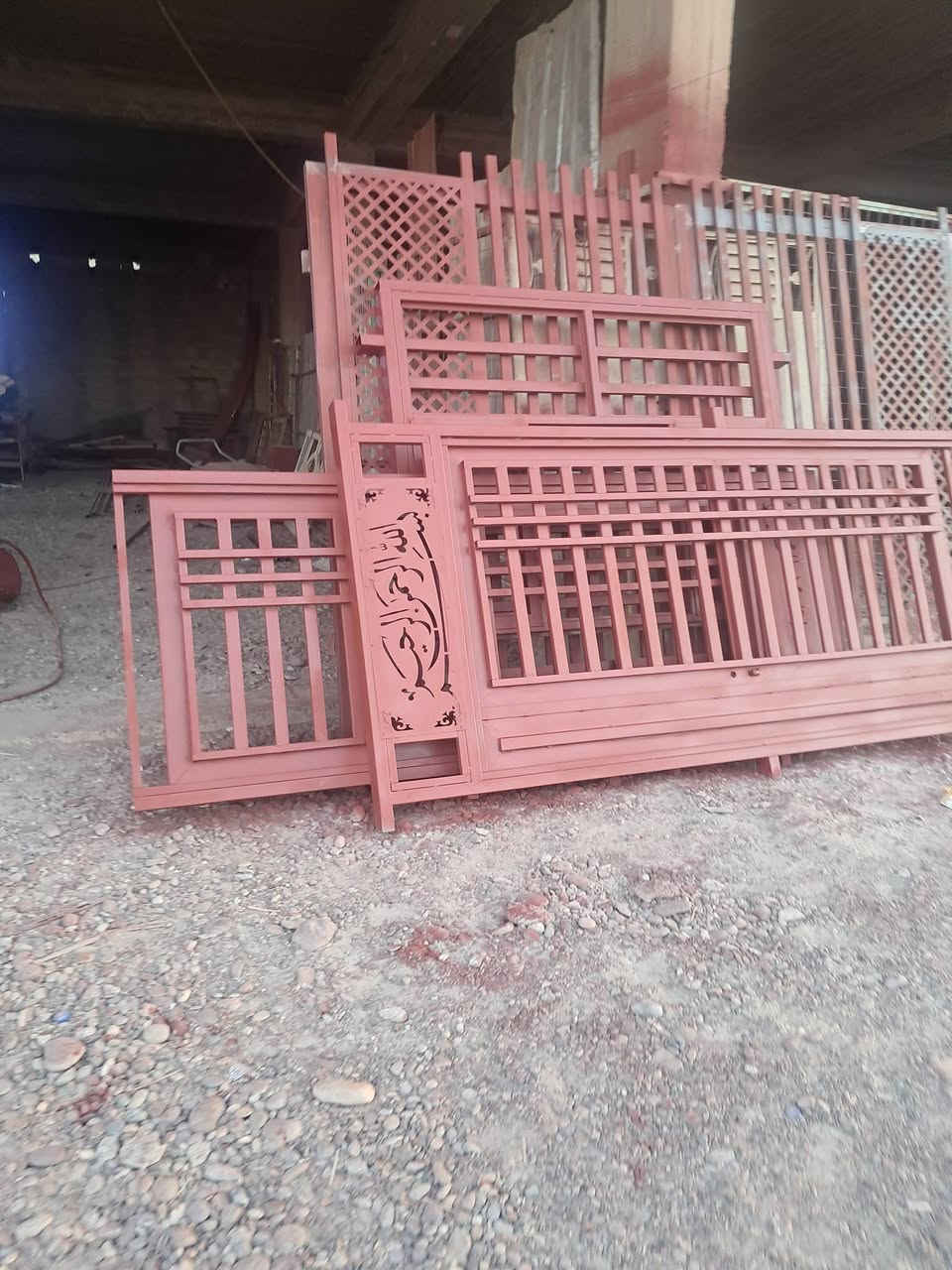 حدادة ابو حسين عمل أبواب وشبابيك اسعار مناسبة 
***********
