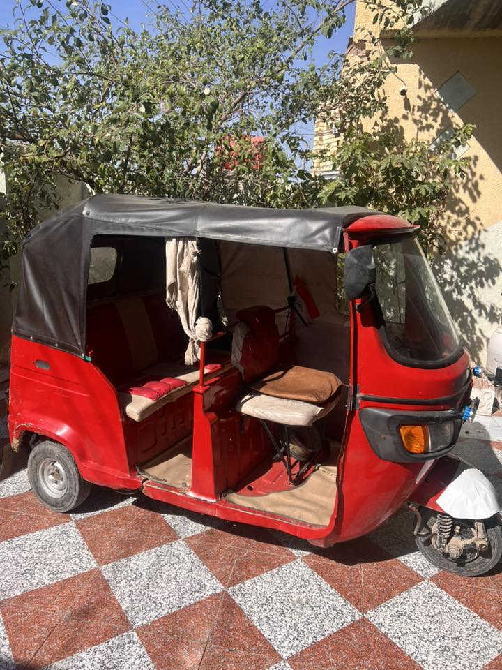 سلام عليكم تكتك تيفيس نضيفه ما نقصه شي تكتك مال عيشه مصبوغه عام وبيه خياسات نفس ما موضح بل صوره مو تجي وتكلي هاي شنو وهاي شنو تكتك موديل 16طالعه بل 17تكتك حلوه سعره ٢٥٠٠رقم ***********
